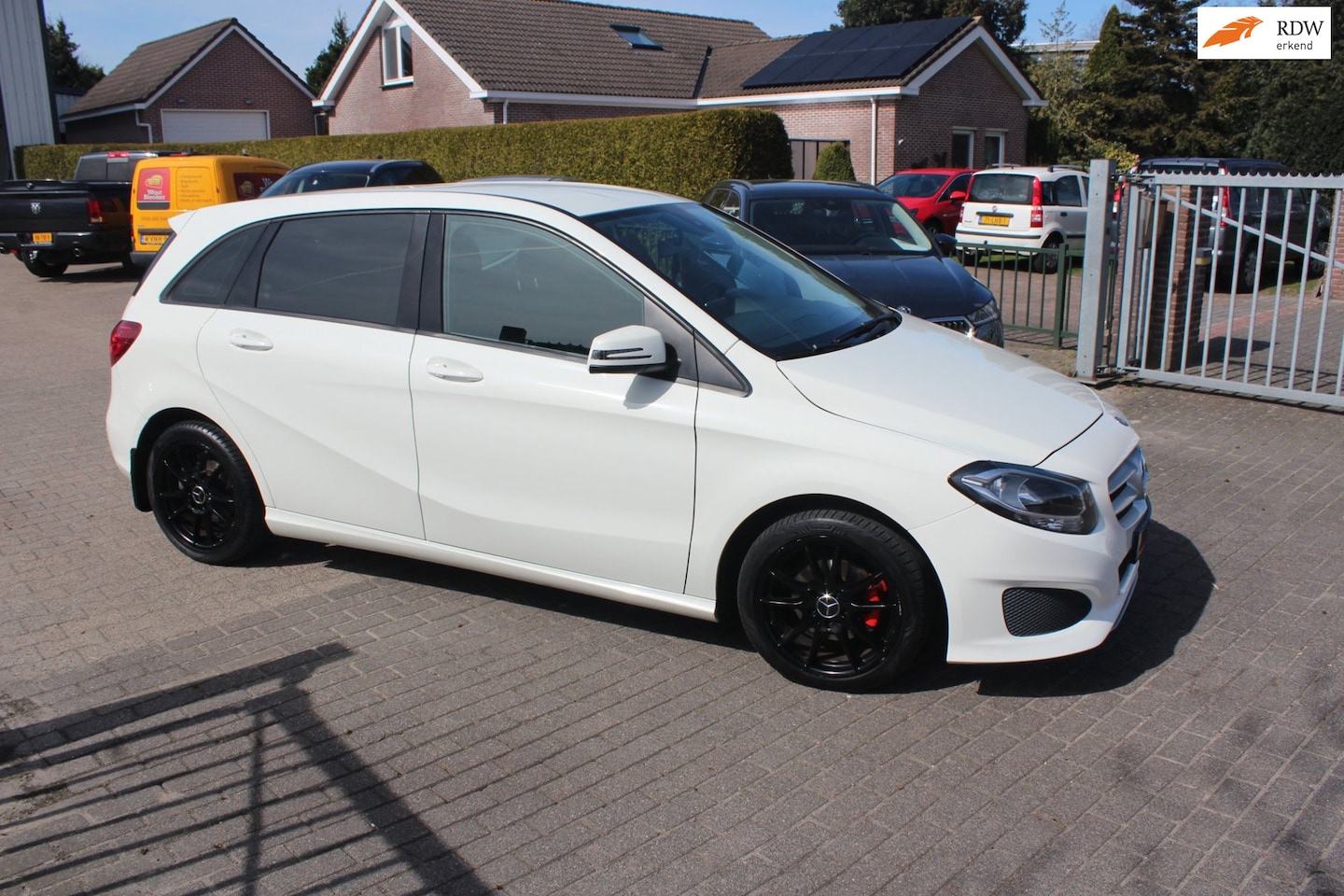 Mercedes-Benz B-klasse - 180 Ambition Stoelverw, trekhaak - AutoWereld.nl