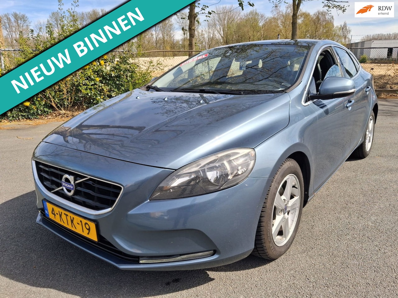 Volvo V40 - 1.6 D2 Momentum LEUKE AUTO RIJDT EN SCHAKELT GOED - AutoWereld.nl