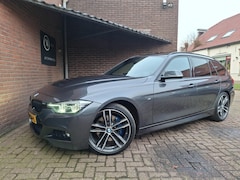 BMW 3-serie Touring - 320i M Sport Edition 184PK Auto. Panoramadak / Sport Remmen / Apple Car Play / Head Up Dis