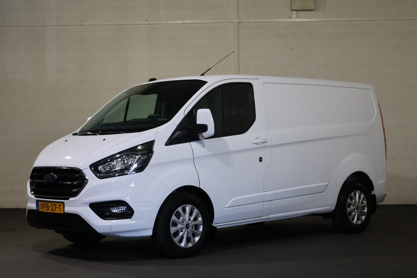 Ford Transit Custom - 2.0 TDCI 130pk L1 H1 Limited Automaat - AutoWereld.nl