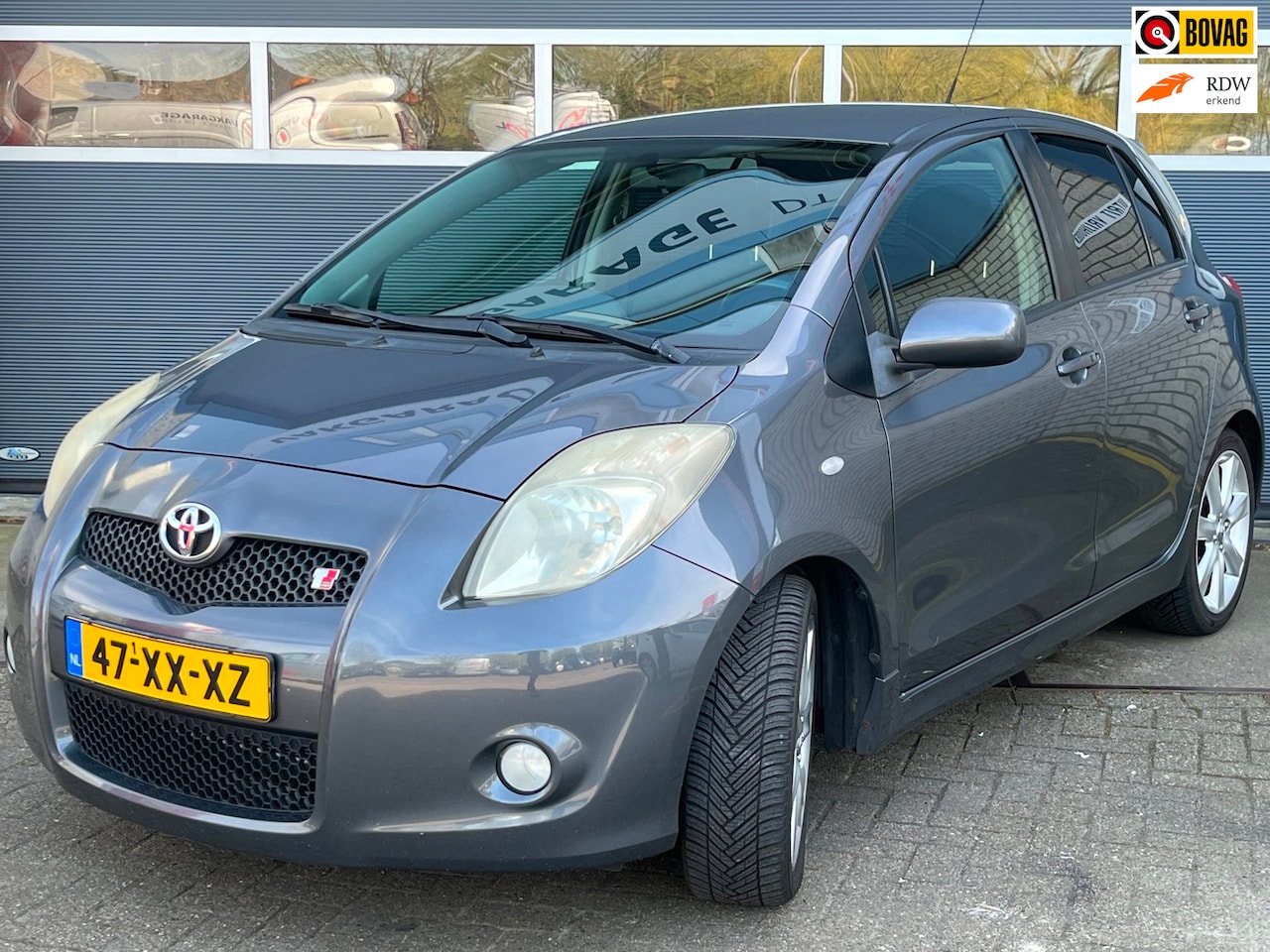 Toyota Yaris - 1.8 VVTi TS Sport 5Drs*Camera*MultiMedia*Airco*133PK*Keyless*AllSeason - AutoWereld.nl