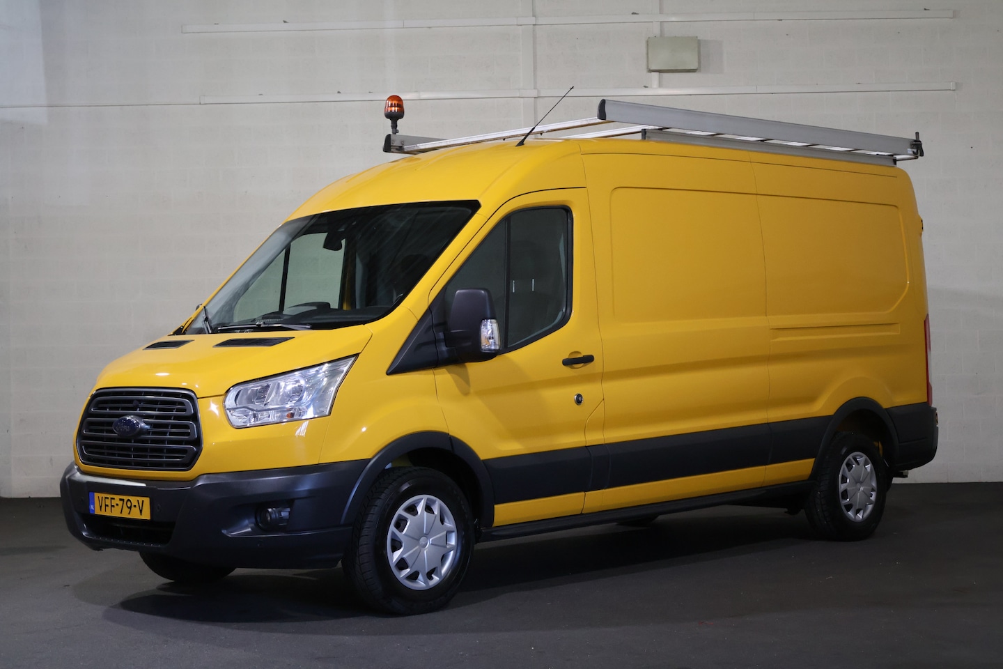 Ford Transit - 2.0 TDCI 130pk L3 H2 Trend - AutoWereld.nl