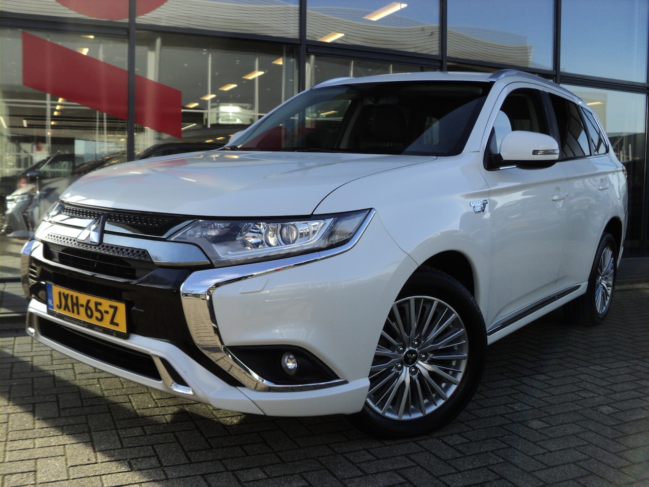 Mitsubishi Outlander - 2.4 PHEV Intense Edition 240 PK 4WD AUTOMAAT | DEALER ONDERHOUDEN | - AutoWereld.nl