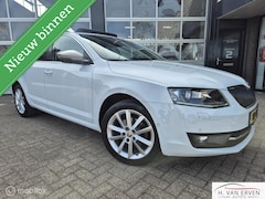 Skoda Octavia Combi - 1.4 SCHUIFKANTELDAK XENON PDC NAP NAVI