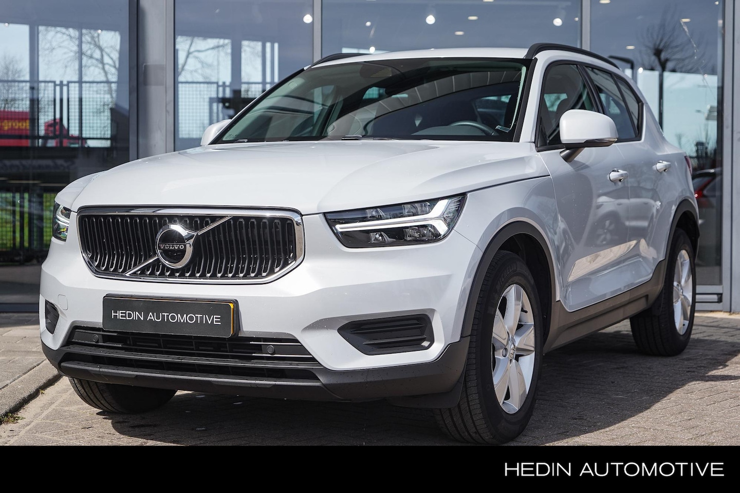 Volvo XC40 - 1.5 T2 Momentum | 1600KG Trekgewicht | Automaat | Trekhaak | PDC V/A | Carplay | High Perf - AutoWereld.nl