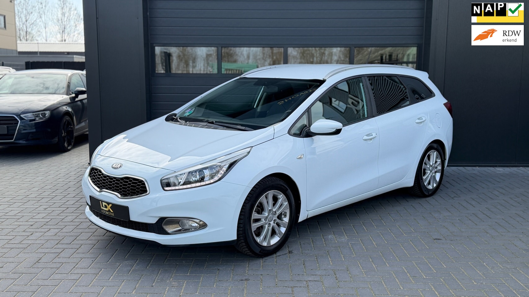 Kia Cee'd Sportswagon - 1.6 GDI ComfortLine Airco|Trekhaak|Cruise|Camera - AutoWereld.nl