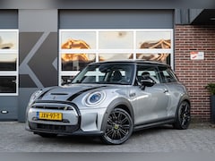 MINI Mini-Electric - Cooper SE Classic Trim | Panorama | Harman/Kardon | Head-Up | Camera | Warmtepomp | 17' In