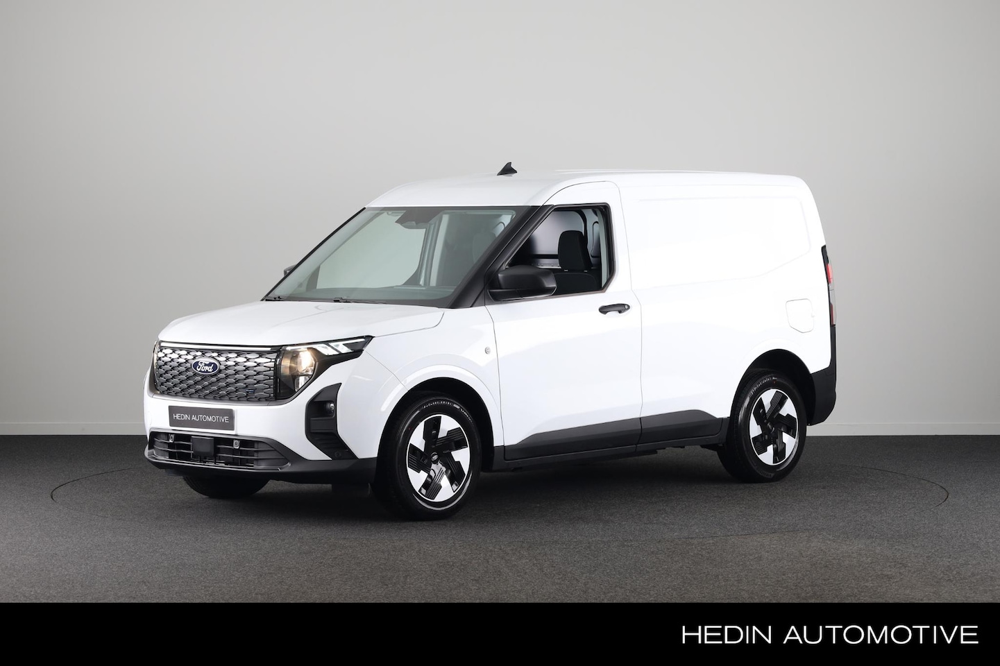 Ford Transit Courier - E-Transit Trend 44 kWh | Uit voorraad leverbaar | Trekhaak - AutoWereld.nl