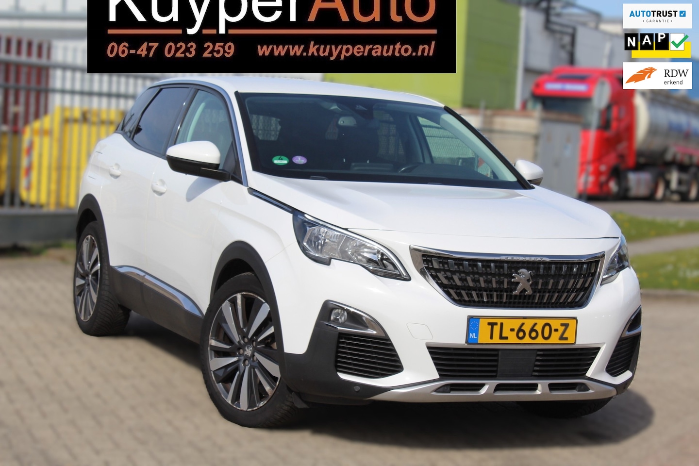 Peugeot 3008 - 1.2 PureTech Blue Lease Premium carplay trekhaak leder - AutoWereld.nl