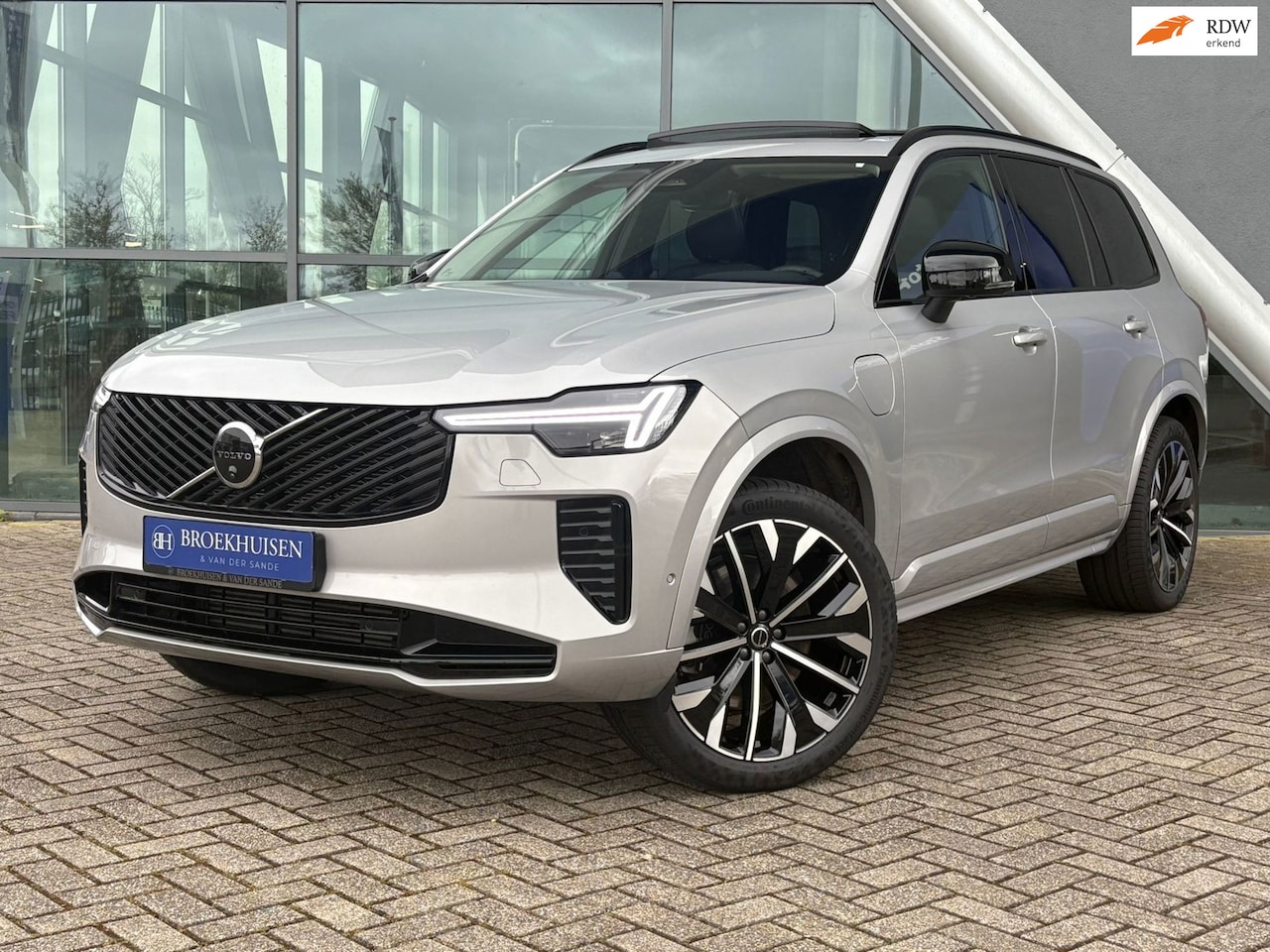 Volvo XC90 - 2.0 T8 Plug-in hybrid AWD Ultra Dark 455pk Luchtvering / Bowers Wilkins / Trekhaak / Massa - AutoWereld.nl