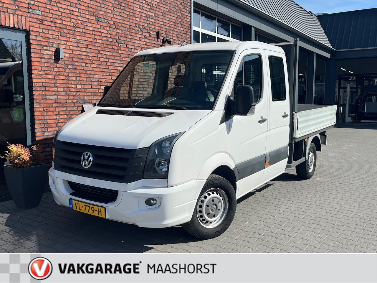 Volkswagen Crafter - 50 2.0 TDI L2H1 DC Laadbak 6-Pers. 3500Kg Trek Airco/Cruise/Bluetooth - AutoWereld.nl