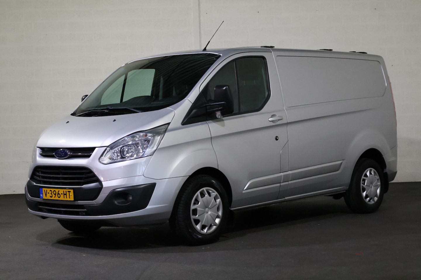 Ford Transit Custom - 2.0 TDci 130pk L1 H1 Trend Automaat - AutoWereld.nl