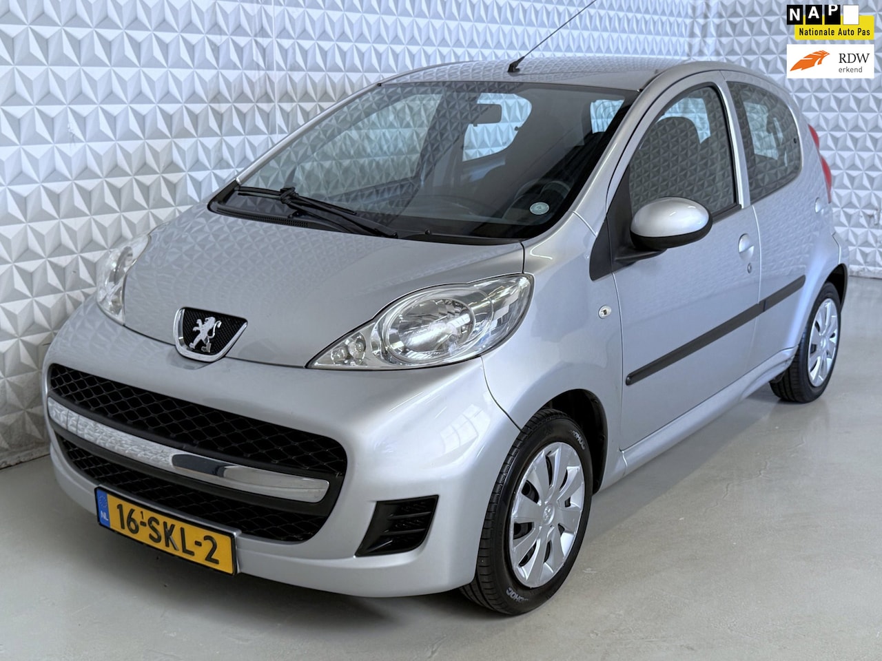 Peugeot 107 - 1.0-12V XS 5drs AIRCO / 155.000km (2011) - AutoWereld.nl