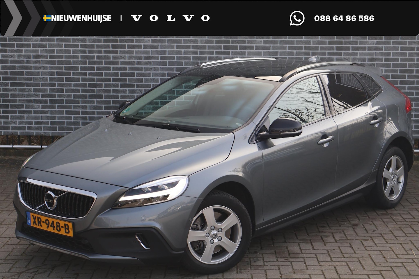 Volvo V40 Cross Country - 1.5 T3 Polar+ Luxury | Achteruitrijcamera | Parkeersensoren | Harman & Kardon  | Panorama - AutoWereld.nl