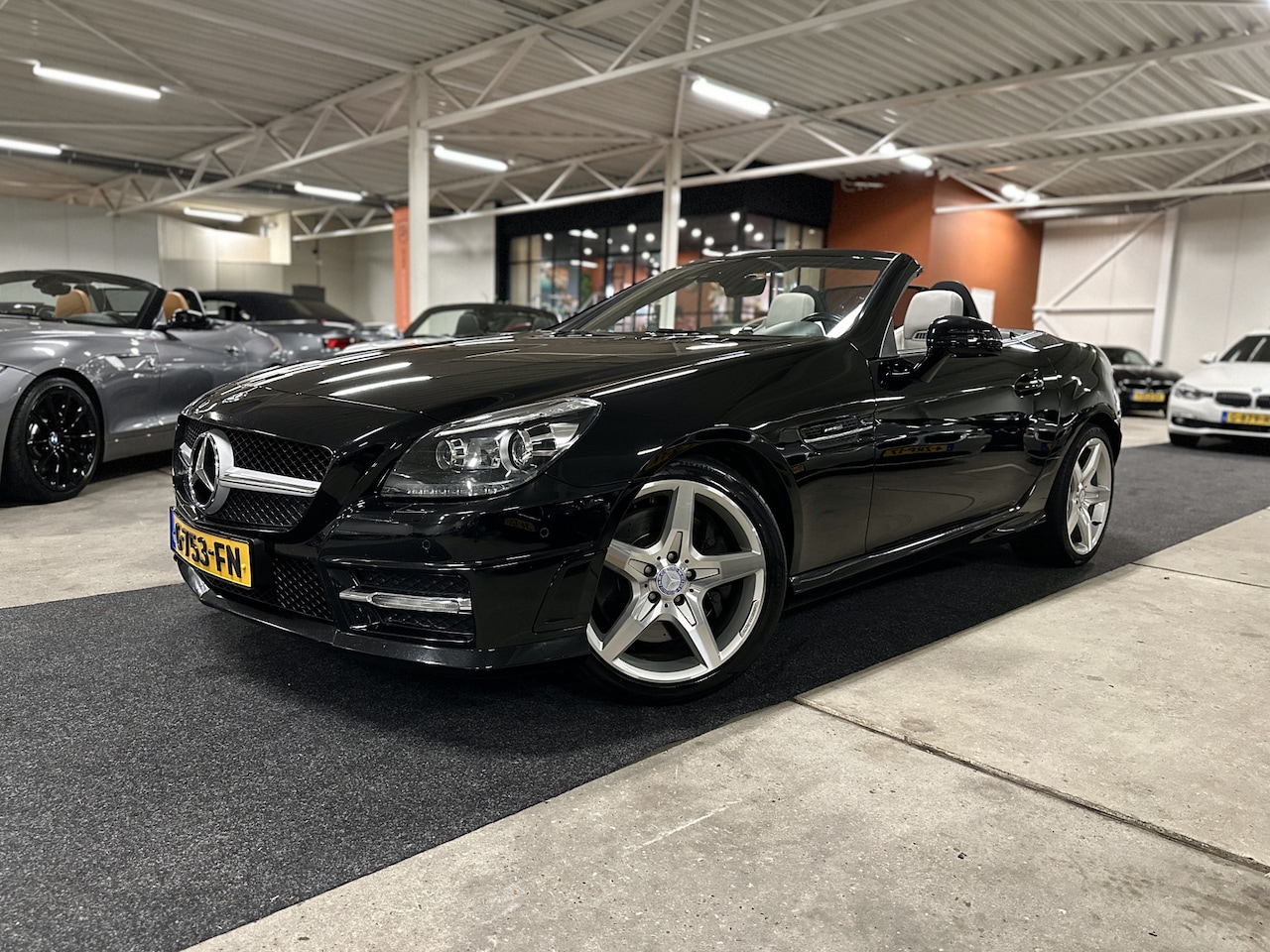 Mercedes-Benz SLK-klasse - 350 AMG Edition Aut. l Glazen dak l Harman/Kardon l Airscarf l CarPlay - AutoWereld.nl