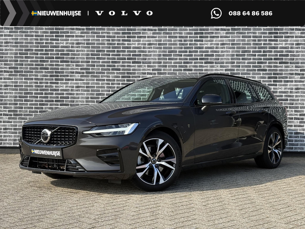 Volvo V60 - 2.0 B4 Plus Dark | Trekhaak | Navigatie | Apple Carplay | Android Auto | Stoelverwarming | - AutoWereld.nl