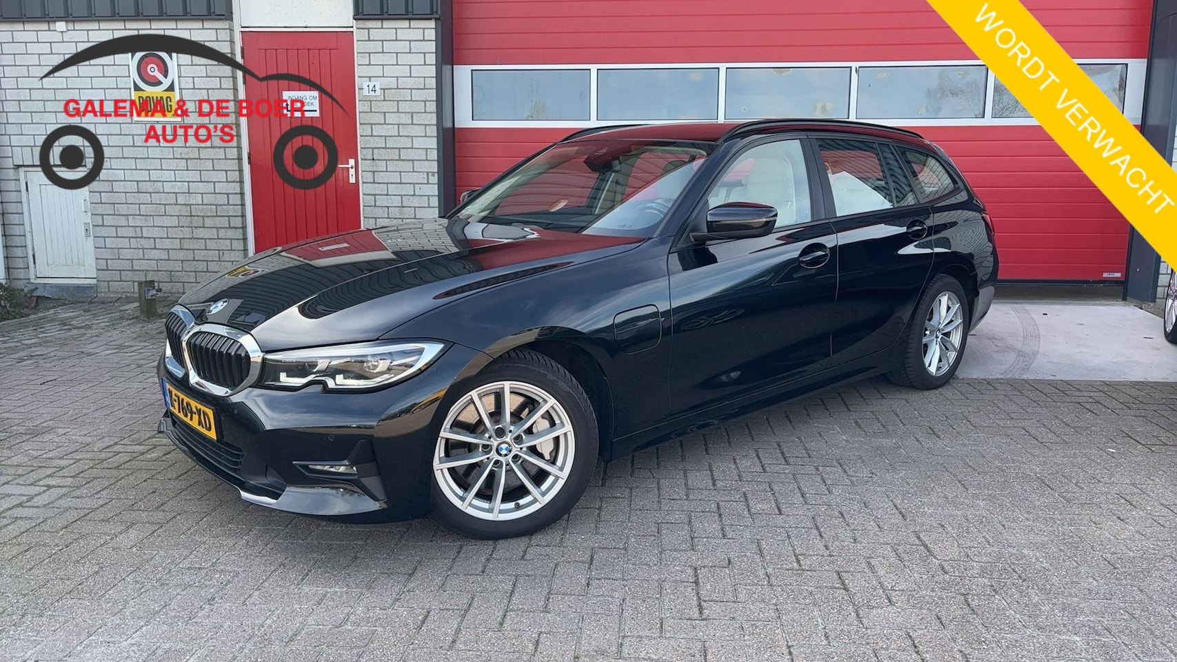 BMW 3-serie Touring - 330e Business Edition Plus SPORTSTOELEN / FULL LED / SOH 89% / CARPLAY / DAB+ / CREME LEDE - AutoWereld.nl