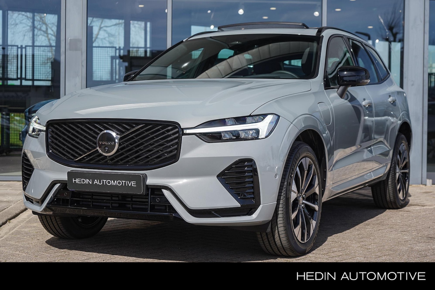 Volvo XC60 - 2.0 T6 Plug-in hybrid AWD Plus Dark | Panorama Dak | Head-Up Display | 360 Camera | Harman - AutoWereld.nl
