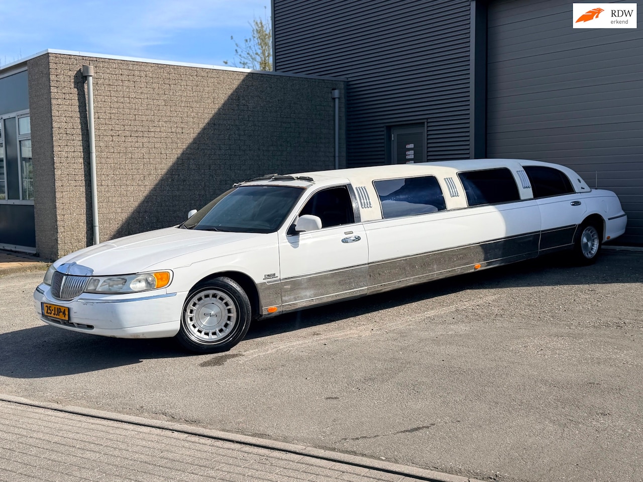 Lincoln Town Car - Limousine 8pers - AutoWereld.nl