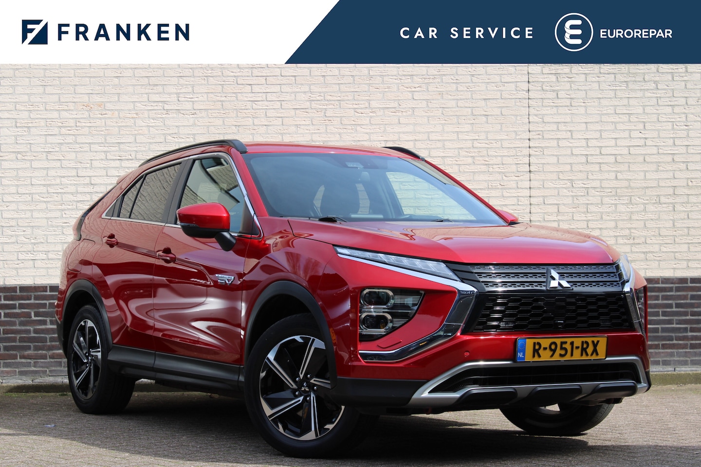 Mitsubishi Eclipse Cross - 2.4 PHEV Intense | Trekhaak | Stoelverwarming | Navigatie | Camera | Carplay - AutoWereld.nl