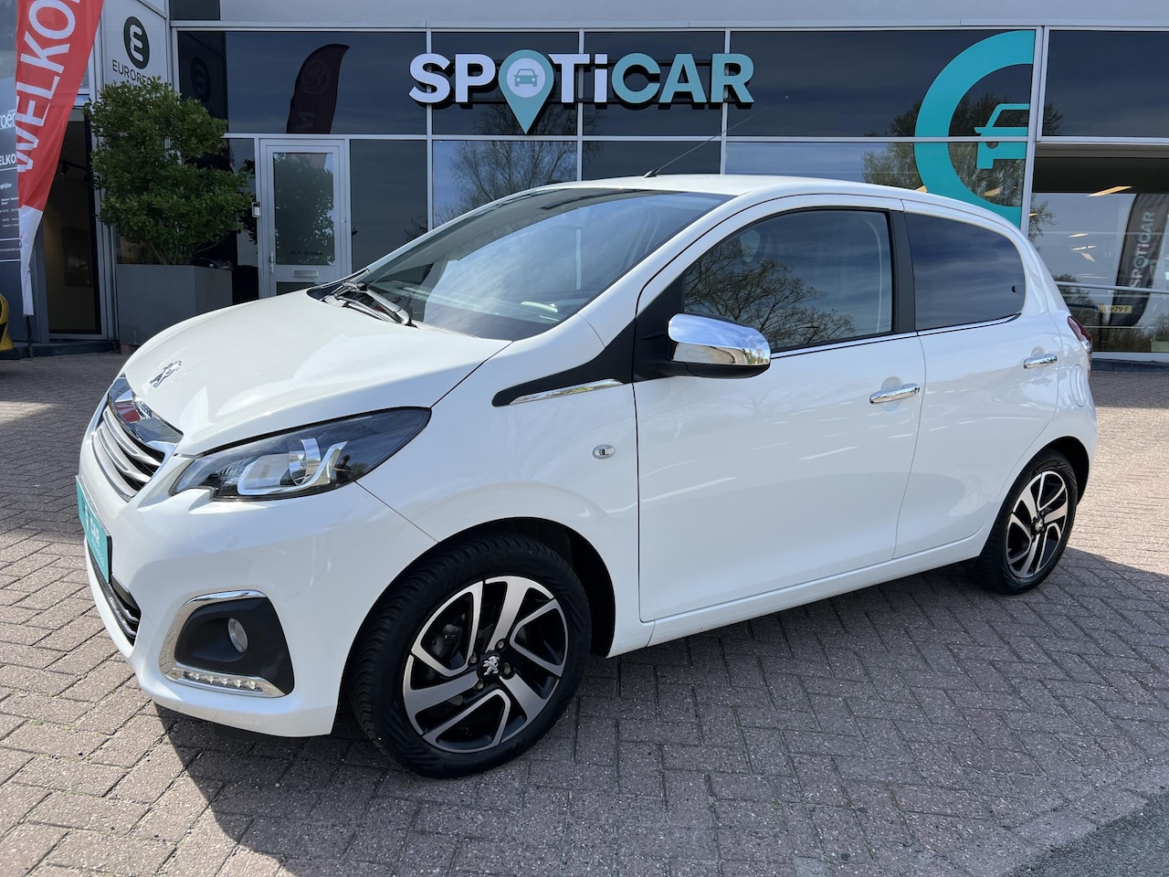 Peugeot 108 - Allure e-VTI 72 5 drs M5 Navigatie via Apple Carplay of Android Auto - AutoWereld.nl