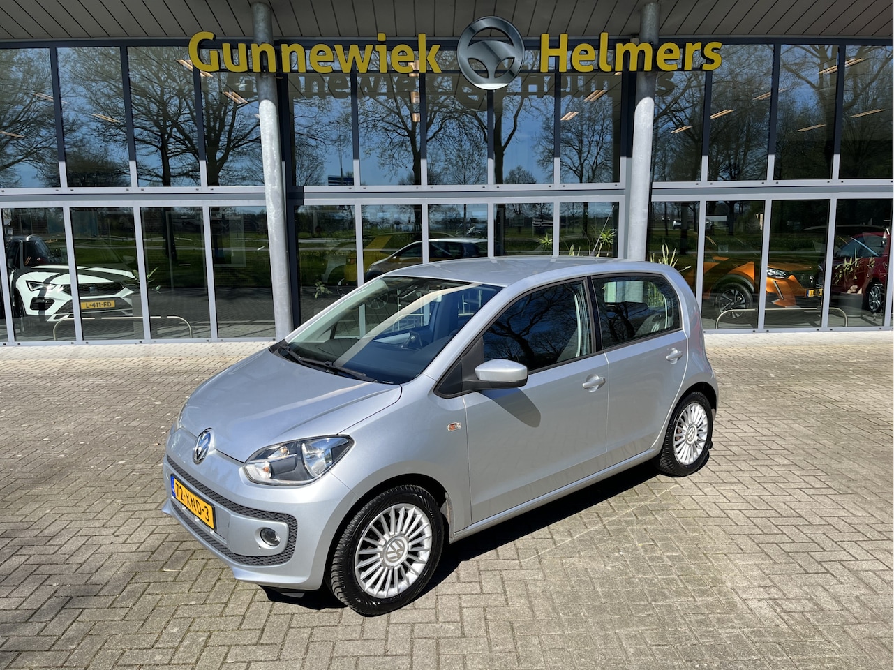 Volkswagen Up! - 1.0 high up! BlueMotion | AIRCO | BLUETOOTH | LM 15" | NAVI - AutoWereld.nl