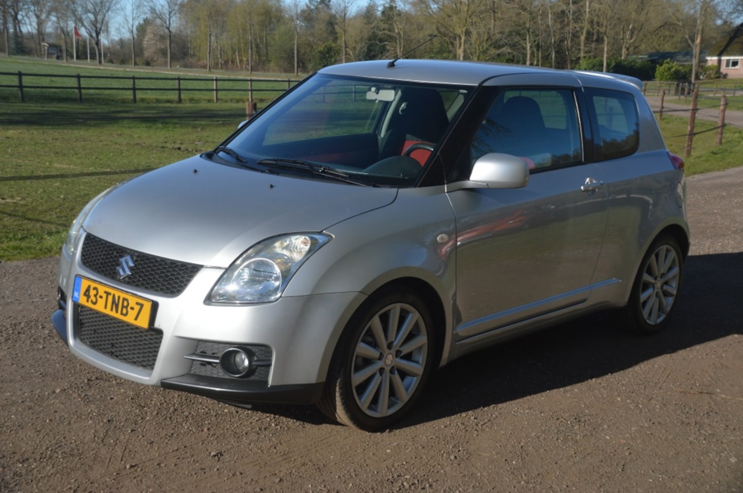 Suzuki Swift - 1.6 Sport Airco 17 Inch Carplay - AutoWereld.nl