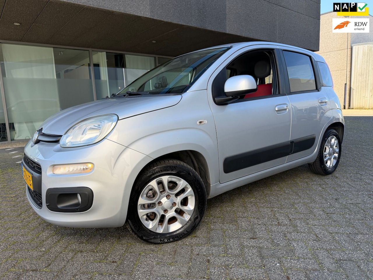 Fiat Panda - 0.9 TwinAir Lounge AUTOMAAT AIRCO BJ 11-2014 APK 11-2026 - AutoWereld.nl