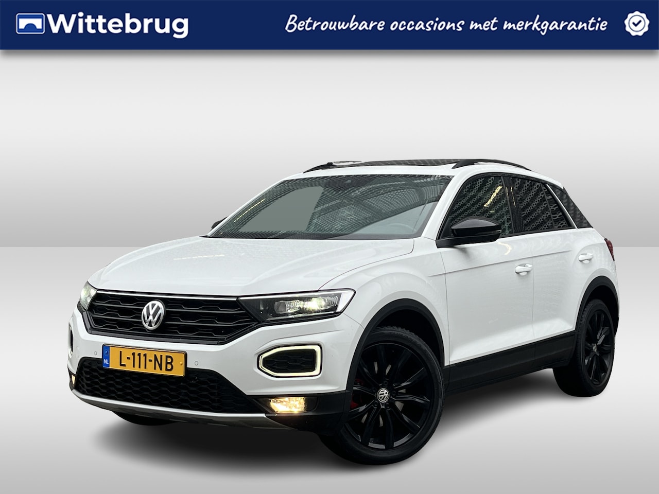 Volkswagen T-Roc - 1.5 TSI 150PK Sport Business / Digitaal dashboard / Pano / Navigatie / Camera / Parkeersen - AutoWereld.nl
