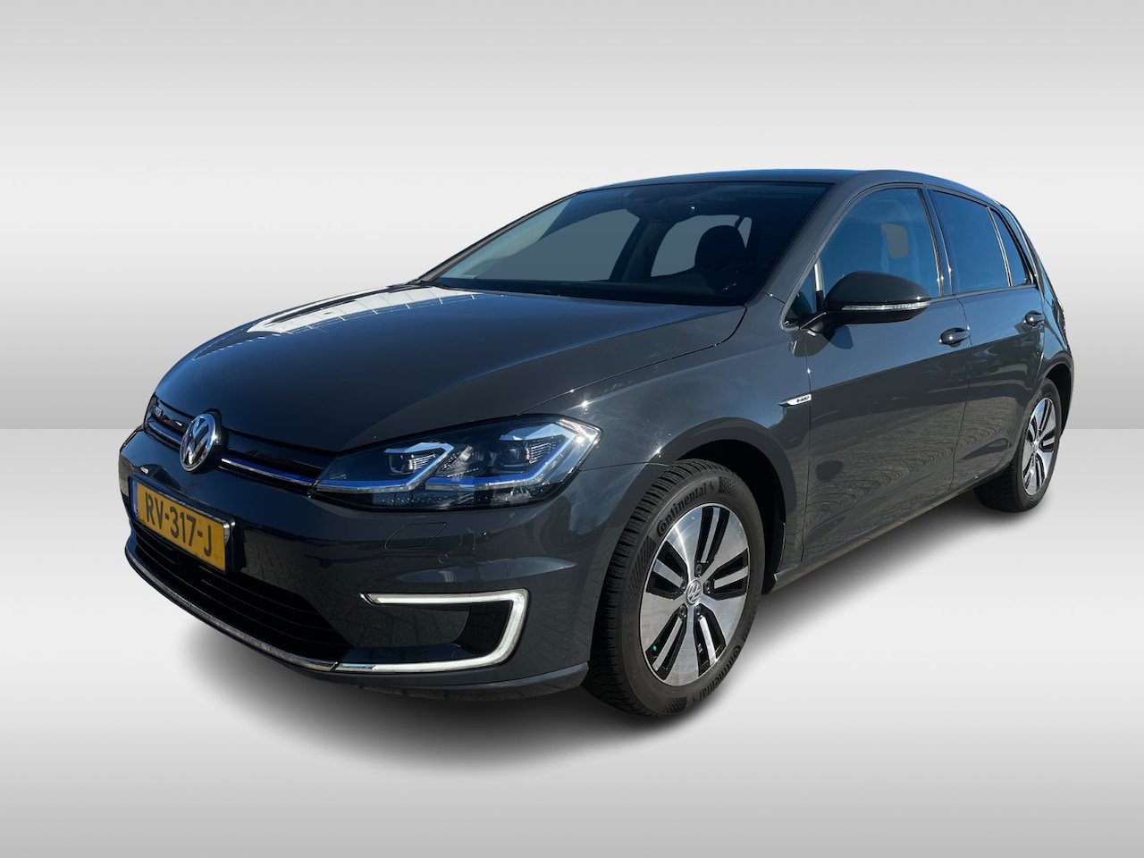 Volkswagen e-Golf - e-Golf / Camera / Keyless / CarPlay / Warmtepomp / 16'' / Parkeerhulp / Stoelverwarming / - AutoWereld.nl