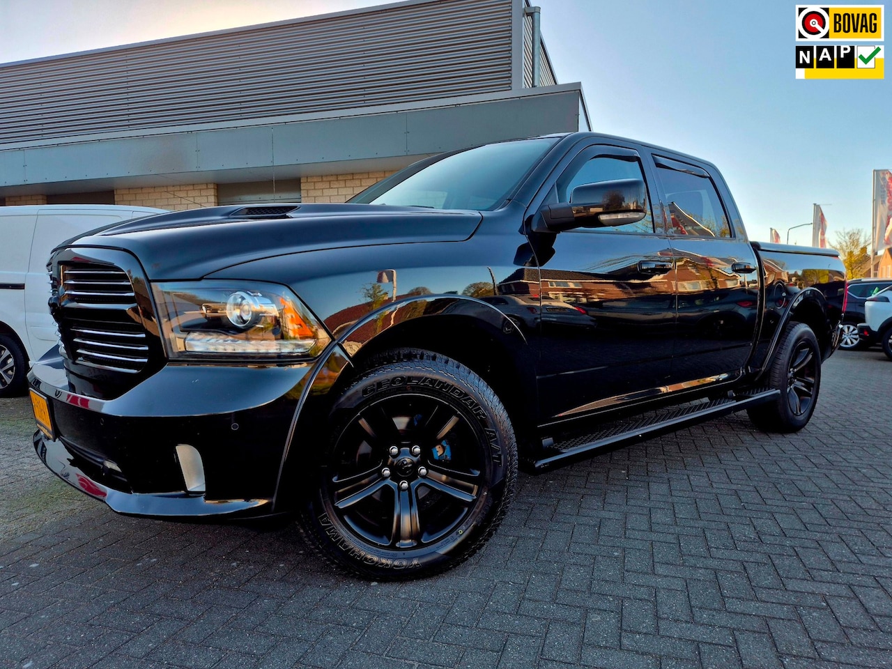 Dodge Ram 1500 - 5.7 V8 Quad Cab 6'4 400PK + NAP|5 pers|Panorama|Trekhaak|Alpine|Luchtvering|Camera|Leder|K - AutoWereld.nl
