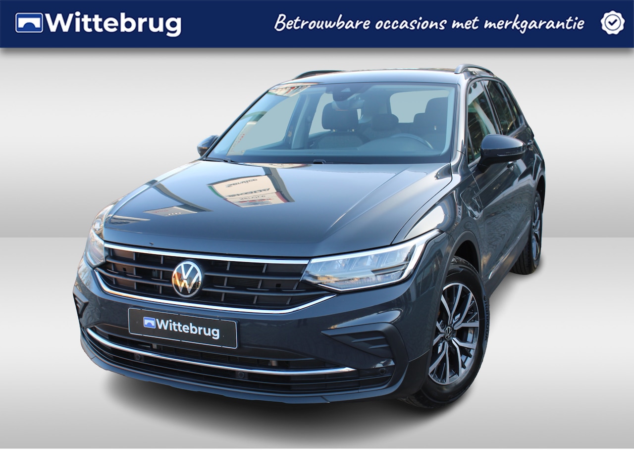 Volkswagen Tiguan - 1.4 TSI eHybrid 245pk Life Dsg Automaat / Navigatie / LM 17 inch / Parkeersensoren/ LED Pl - AutoWereld.nl