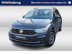 Volkswagen Tiguan - 1.4 TSI eHybrid 245pk Life Dsg Automaat / Navigatie / LM 17 inch / Parkeersensoren/ LED Pl