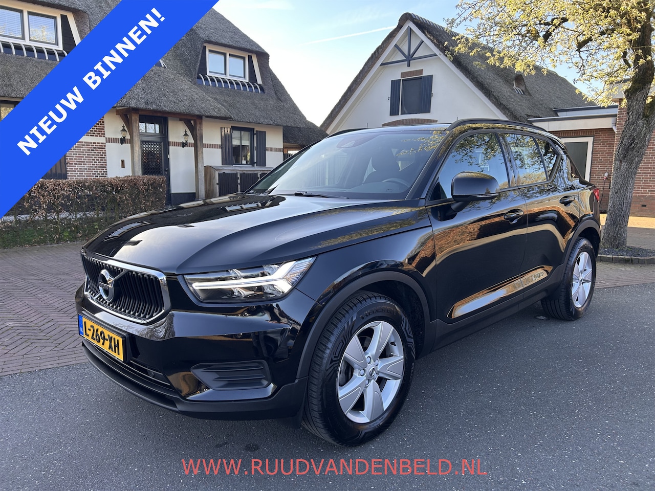 Volvo XC40 - 1.5 T2 Momentum Core TREKHAAK / STUUR+STOELVERWARMING / CARPLAY / CRUISE - AutoWereld.nl