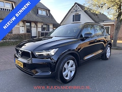 Volvo XC40 - 1.5 T2 Momentum Core TREKHAAK / STUUR+STOELVERWARMING / CARPLAY / CRUISE