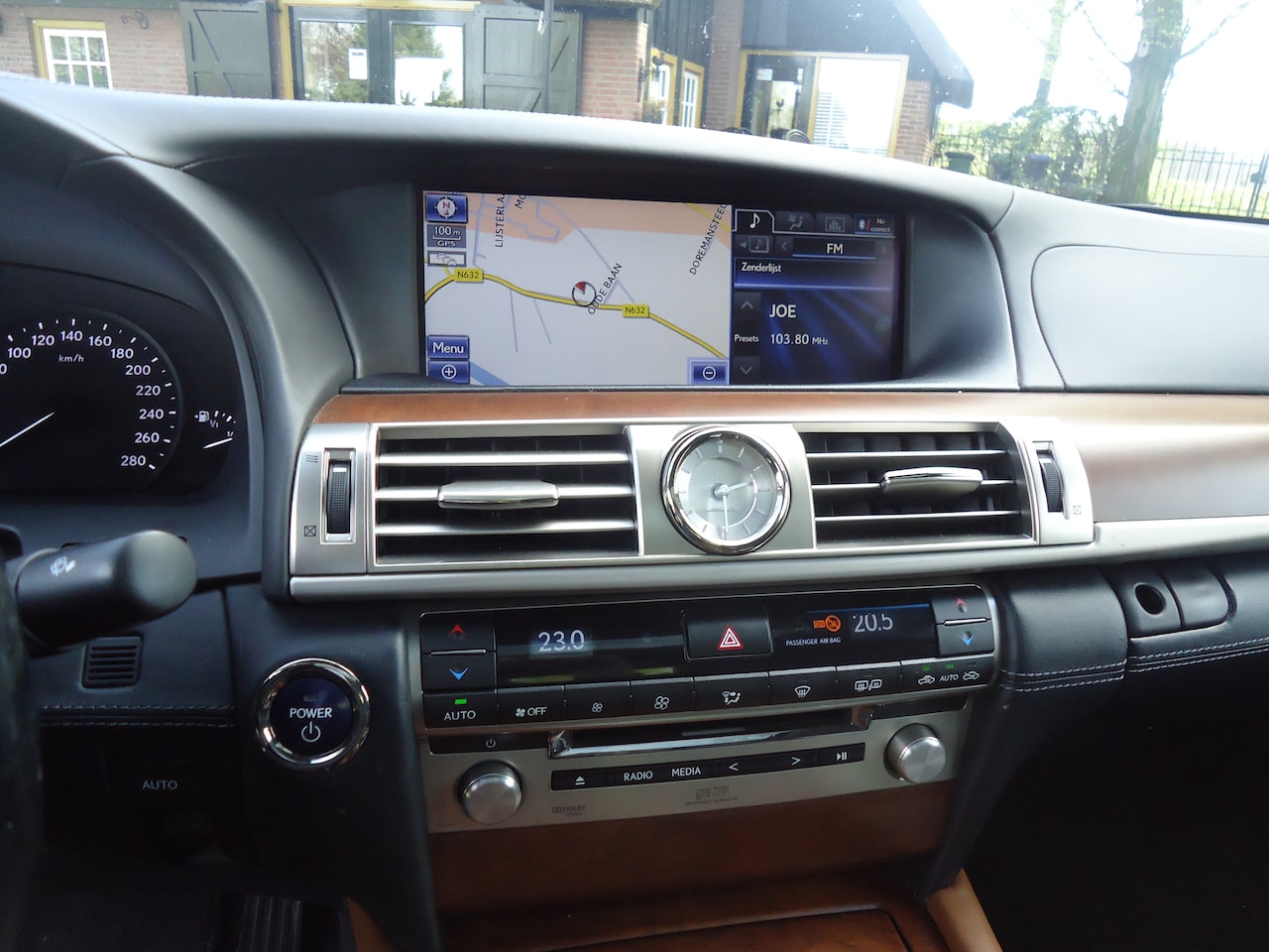 Lexus LS - 600h L. President 4p. unieke nederlandse auto