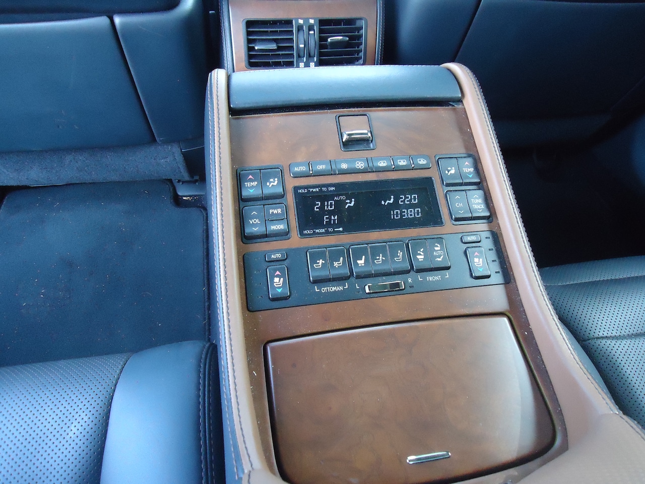 Lexus LS - 600h L. President 4p. unieke nederlandse auto