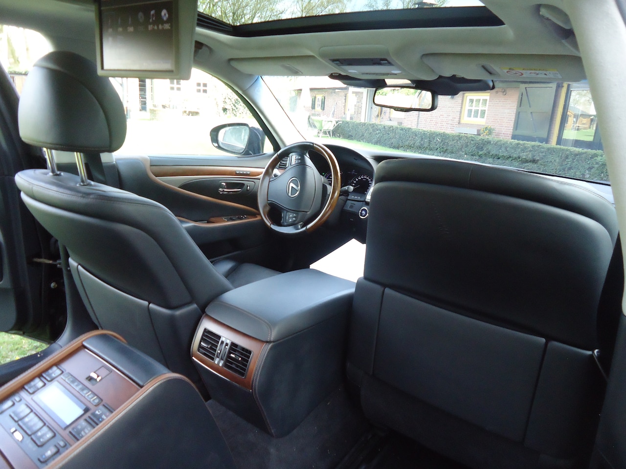 Lexus LS - 600h L. President 4p. unieke nederlandse auto