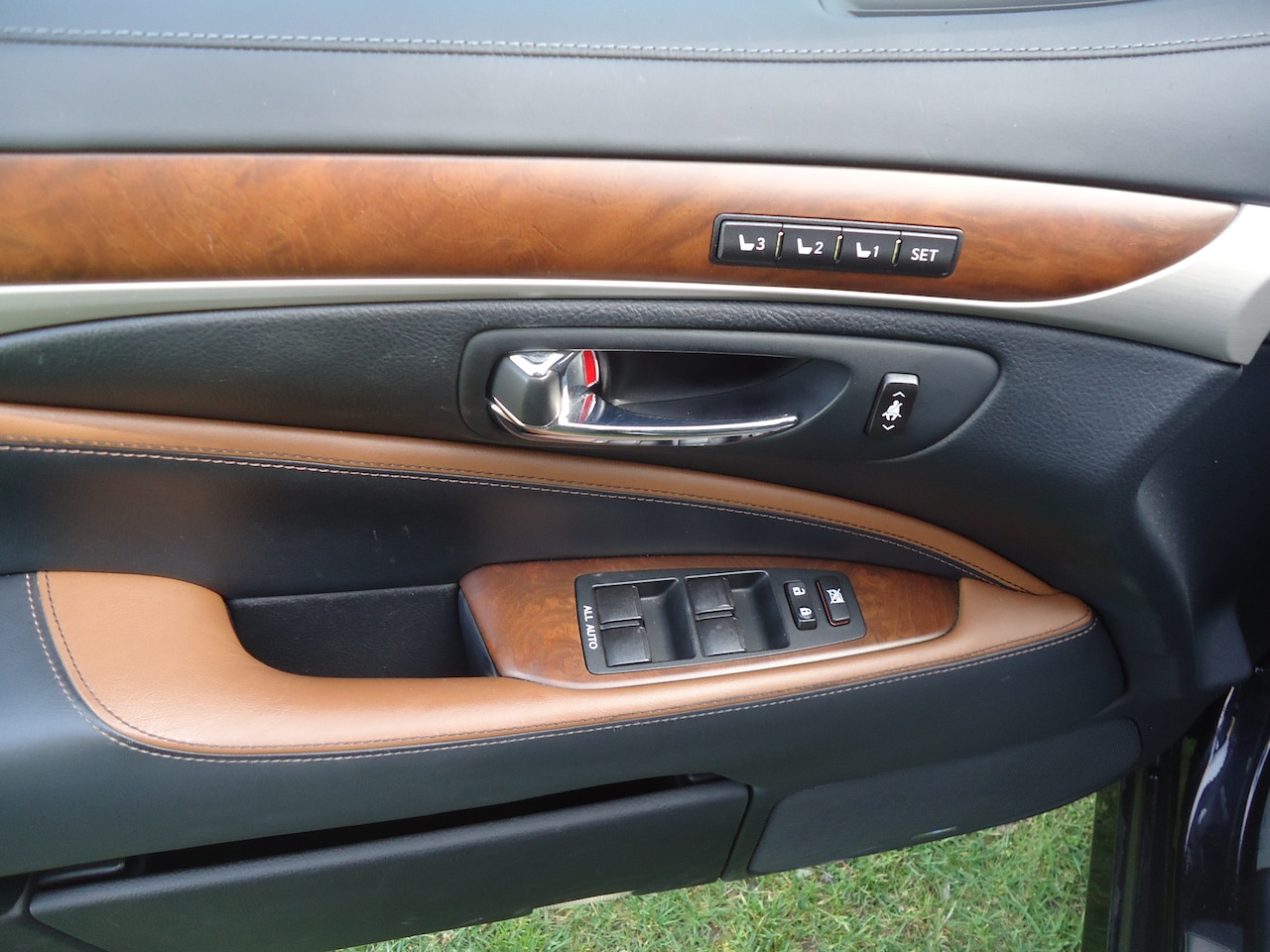Lexus LS - 600h L. President 4p. unieke nederlandse auto