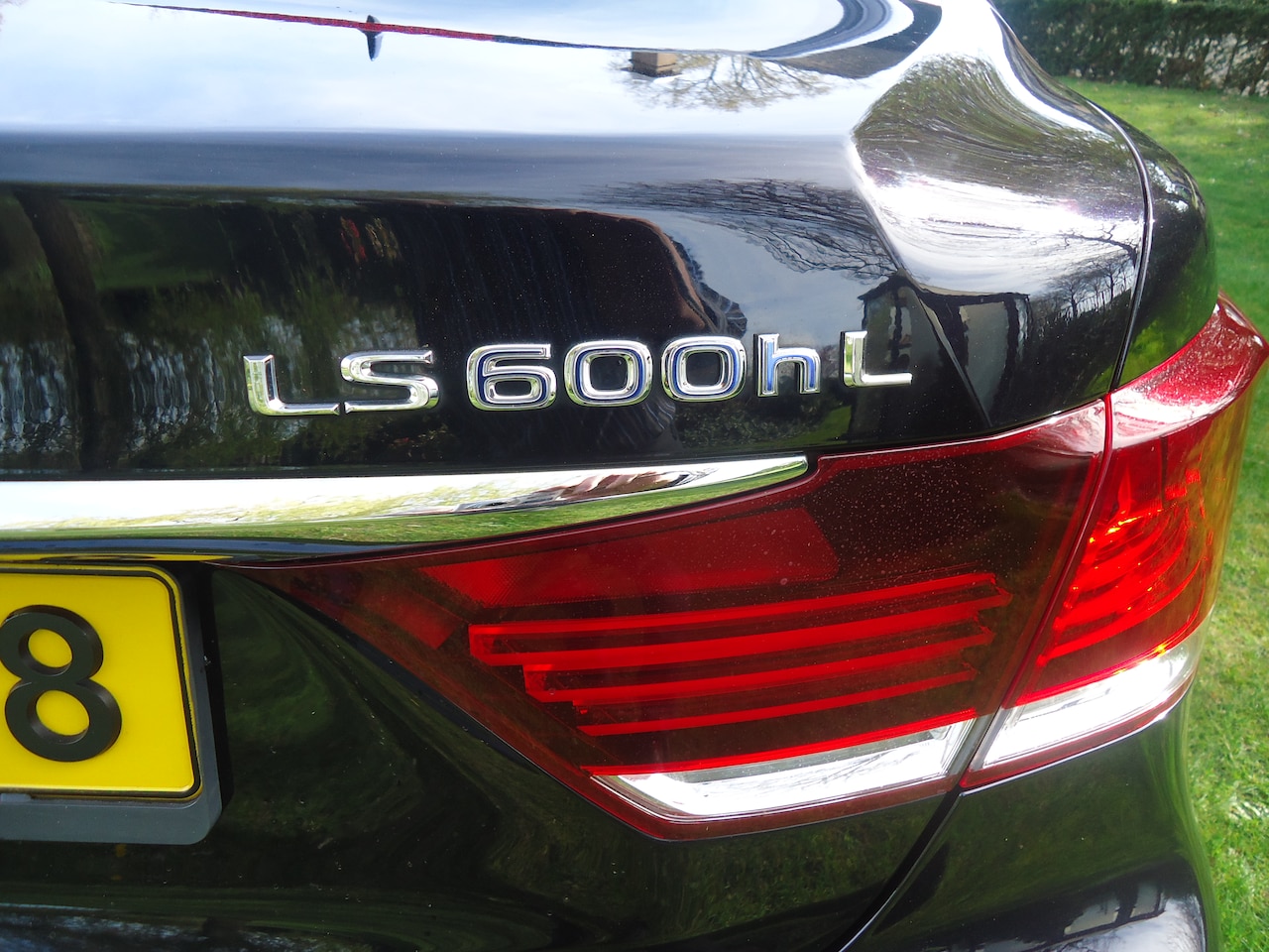 Lexus LS - 600h L. President 4p. unieke nederlandse auto