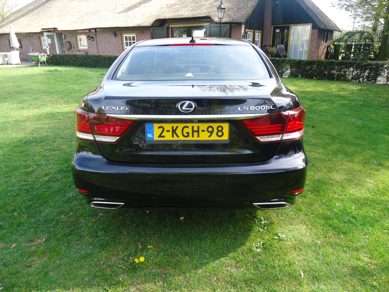 Lexus LS - 600h L. President 4p. unieke nederlandse auto