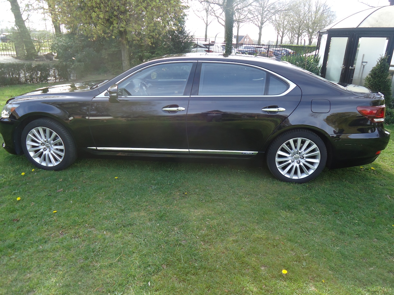 Lexus LS - 600h L. President 4p. unieke nederlandse auto