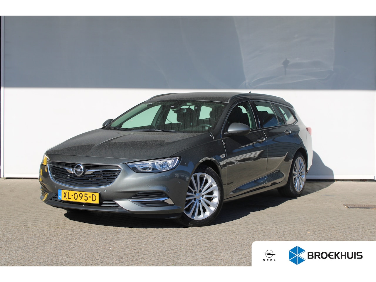Opel Insignia Sports Tourer - 1.6 Turbo Business Executive | Trekhaak | Navigatie | Keyless entry | Achteruitrijcamera | - AutoWereld.nl
