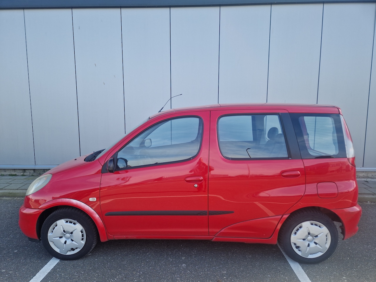 Toyota Yaris Verso - 1.3-16V VVT-i Luna E 1.3-16V VVT-i Luna E - AutoWereld.nl