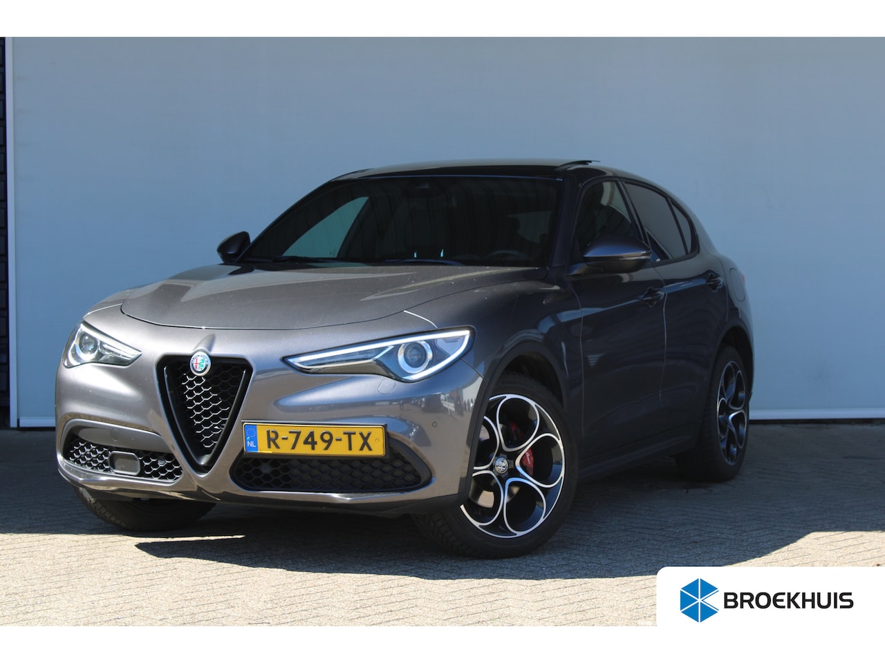 Alfa Romeo Stelvio - 2.0 T AWD Sprint | Panoramadak | Ledere bekleding | Trekhaak | Cruise control adaptief | C - AutoWereld.nl