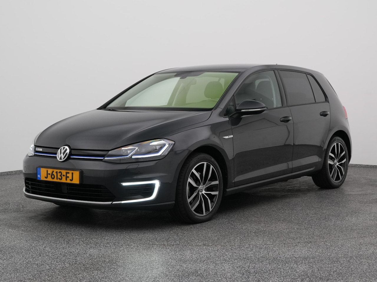 Volkswagen e-Golf - E-DITION | ADAPTIVE | NAVI | WARMTEPOMP | STOELVERWARMING - AutoWereld.nl