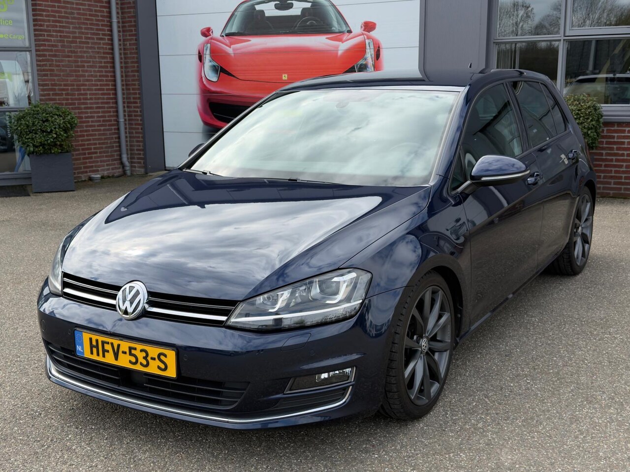 Volkswagen Golf - DSG | R-Line | Highline | Xenon | PDC - AutoWereld.nl