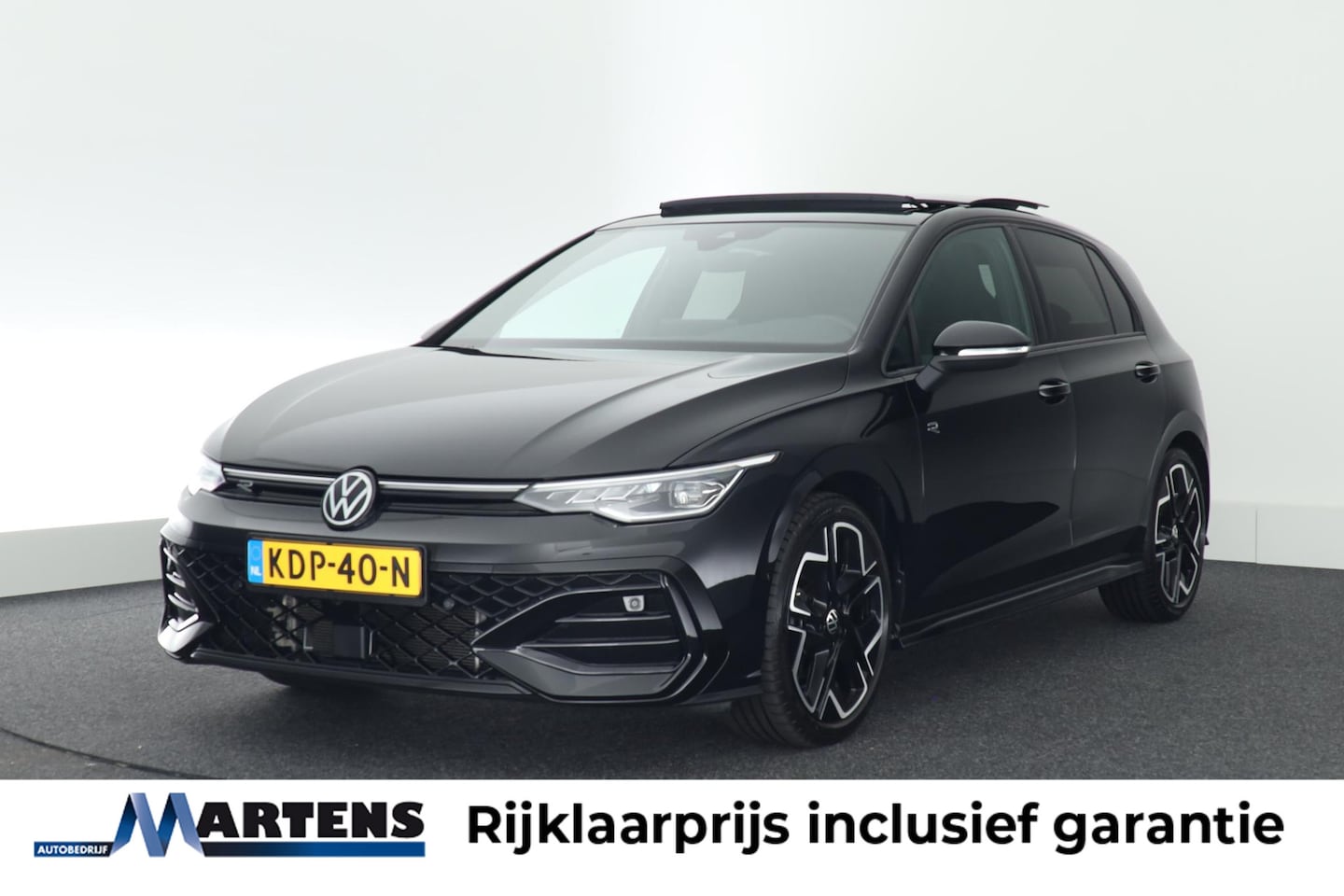 Volkswagen Golf - 1.5 eTSI 150pk DSG R-Line Edition Camera Panoramadak Keyless Virtual Cockpit Navigatie - AutoWereld.nl
