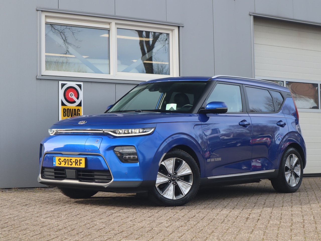 Kia e-Soul - ExecutiveLine 64 kWh / Schuifdak / Stoelkoeling & Verwarming / H&K / Leder - AutoWereld.nl