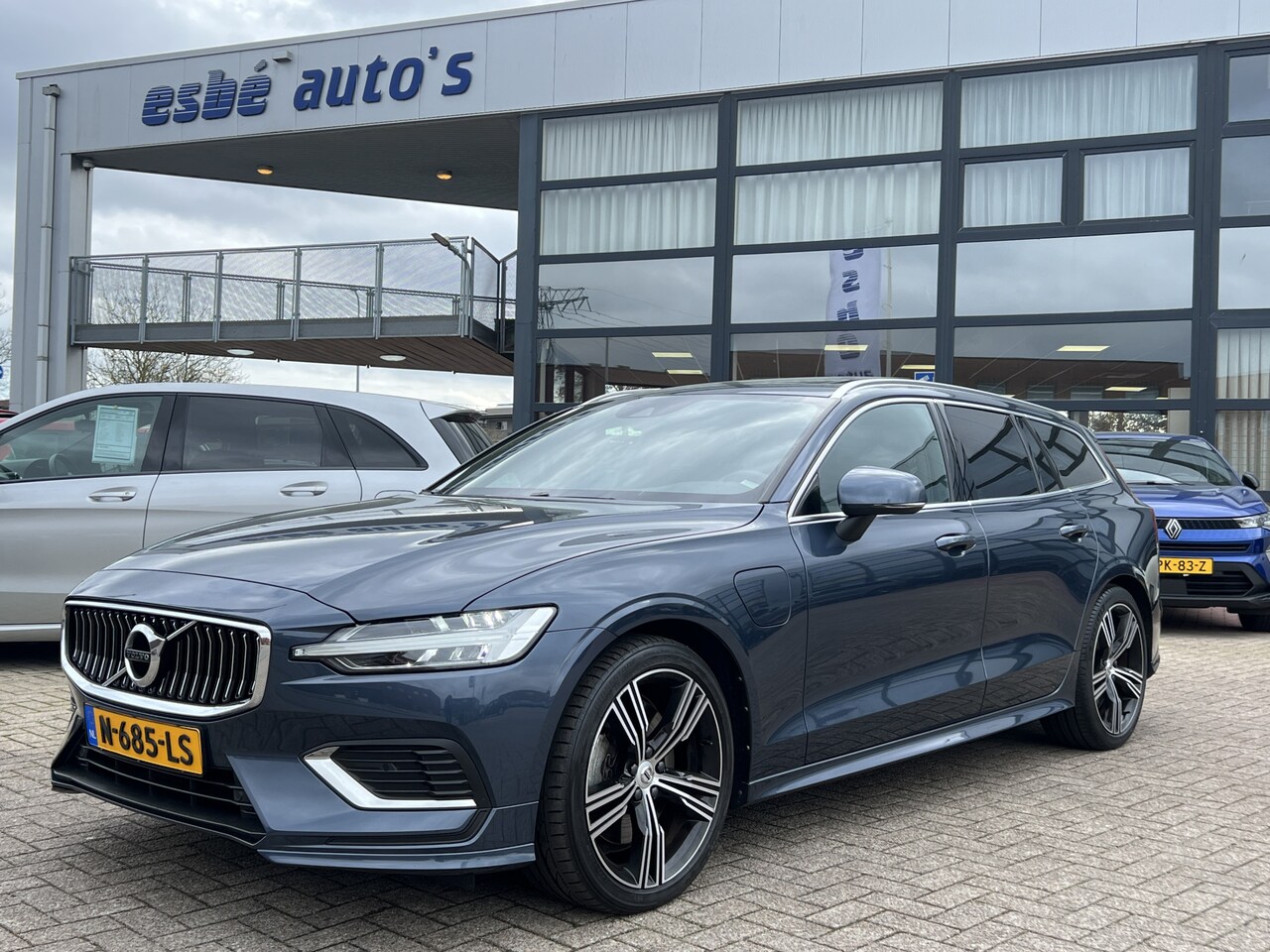Volvo V60 - 2.0 T6 Recharge 340 pk AWD Inscription Trekhaak Panoramadak Pilot Assist ACC Tailored Wool - AutoWereld.nl